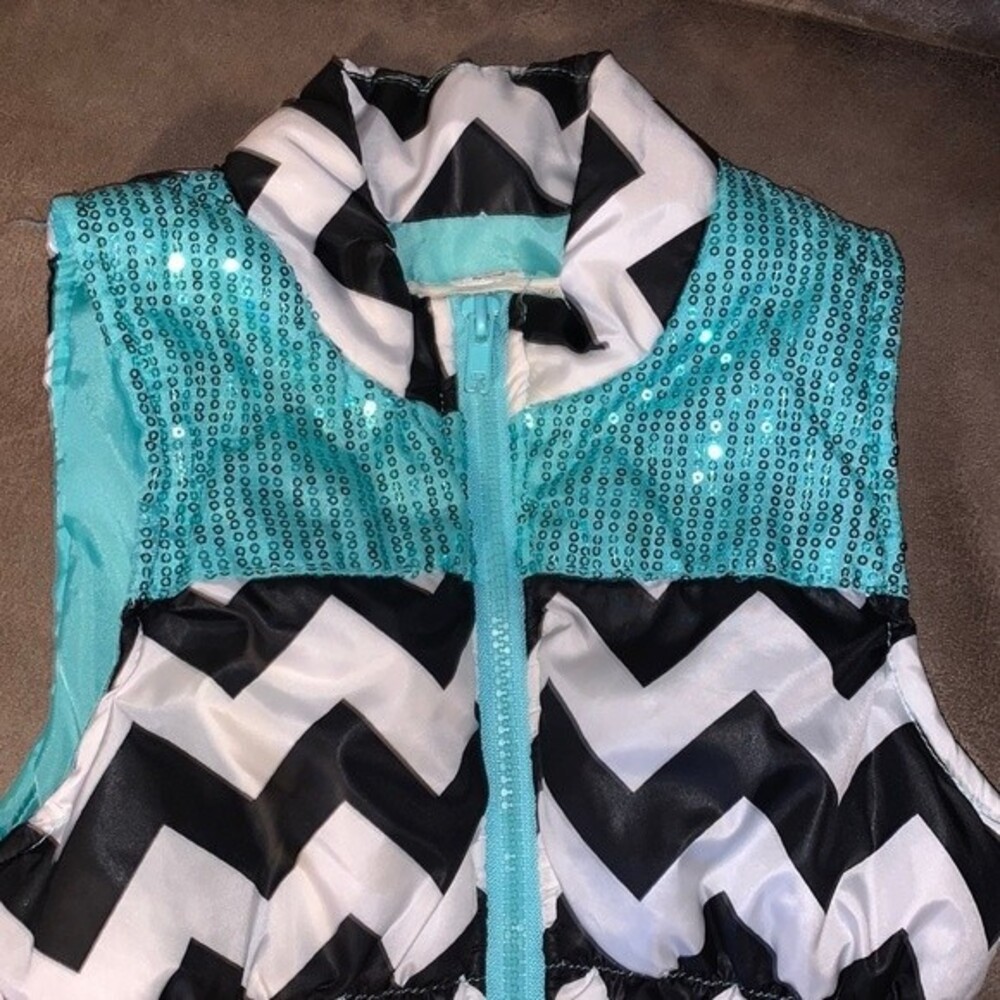Little girls puffer vest -chevron, black and white with sequins size XS 4/5 - Picture 3 of 8
